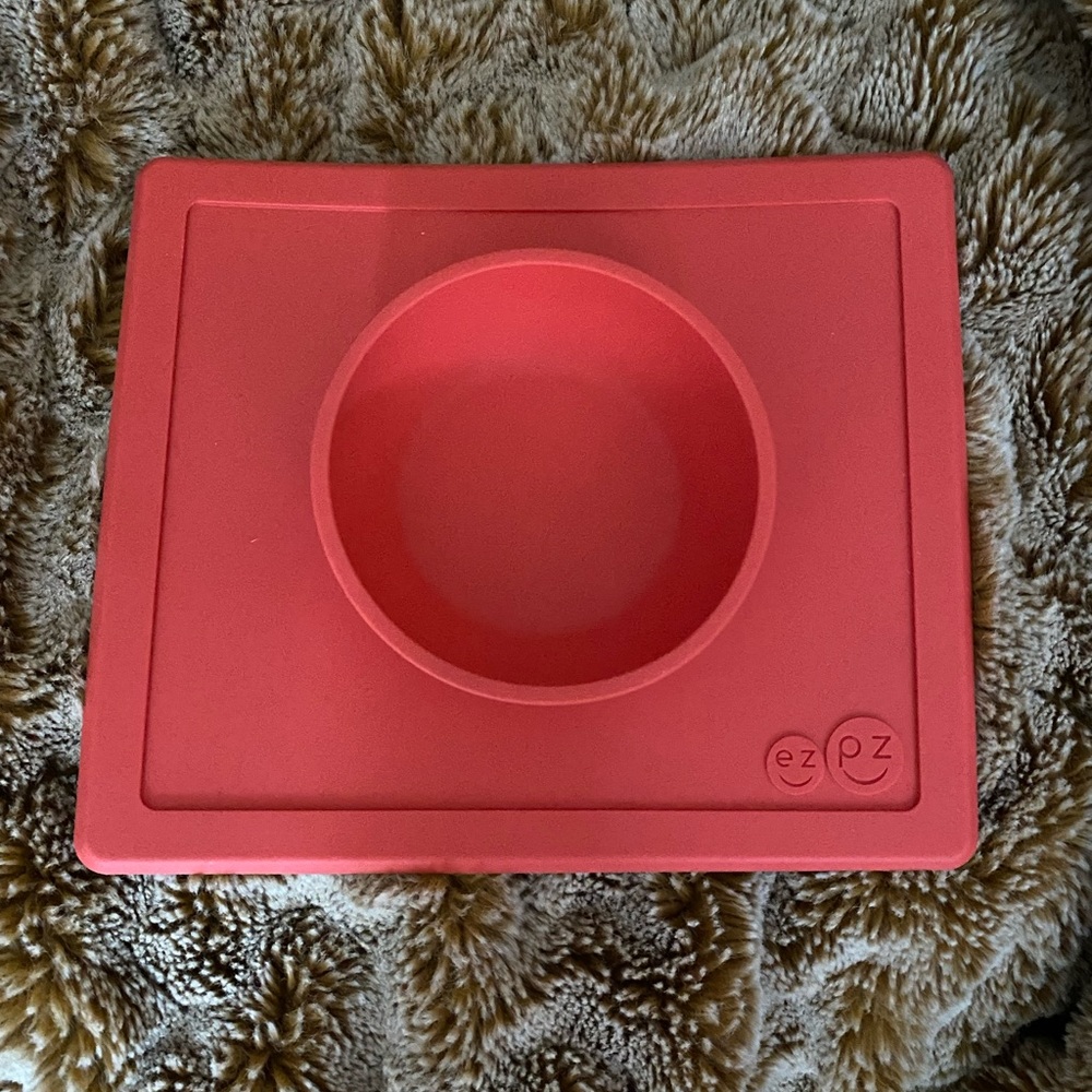NWOT Happy Bowl by EZ PZ in red